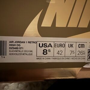 Nike Air Jordan 1 Retro High OG Box in Gold